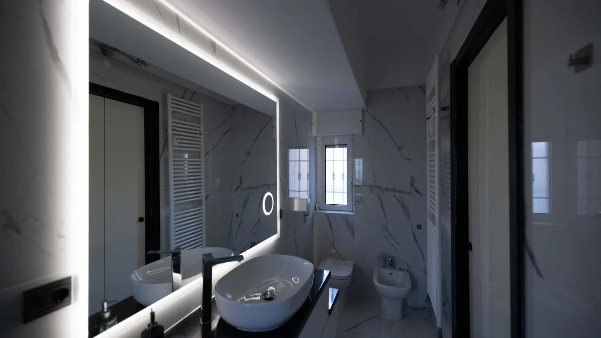 Spazioso Appartamento Con Terrazzo Navigli , Bocconi ミラノ 0*,